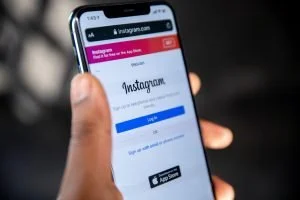 Read more about the article How To Delete Instagram Account